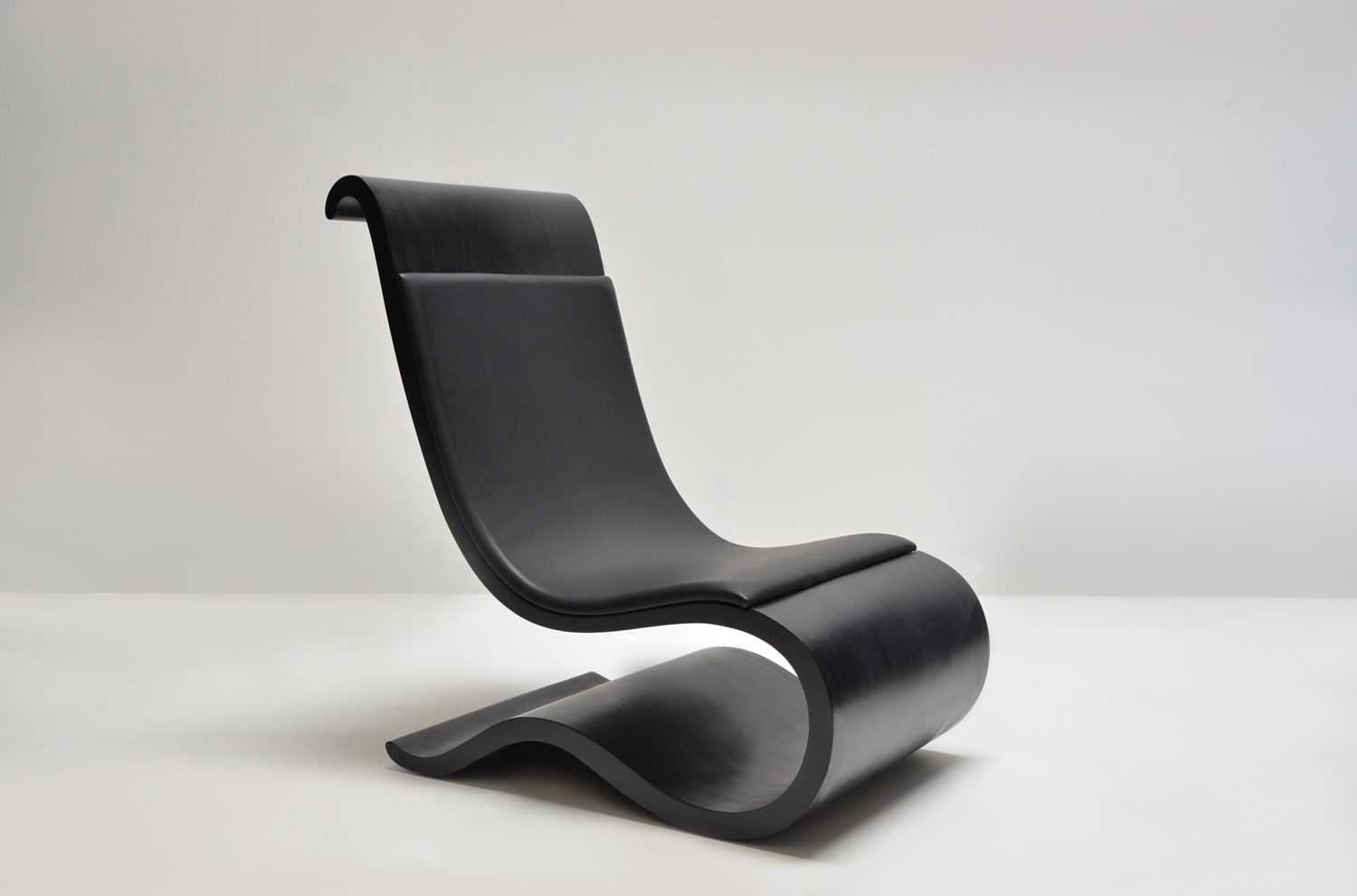 Serpen Lounge Chair - front view
